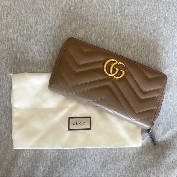 Gucci Leather Wallet Marmont in Nude Color with Gold Accents - Picture 2 of 6